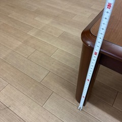 四角いテーブルの画像