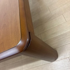 四角いテーブルの画像