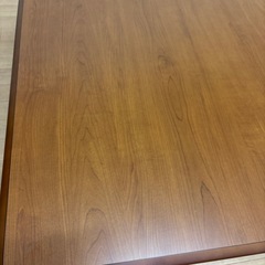 四角いテーブルの画像