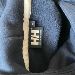ネイビーのHelly Hansenパーカーの画像
