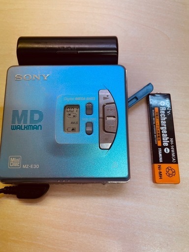 SONY MD WALKMAN MZ-E30 本体＋電池ケース＋リモコン付きイヤホン＋ポーチ＋ニッケル水素電池 の5点セット