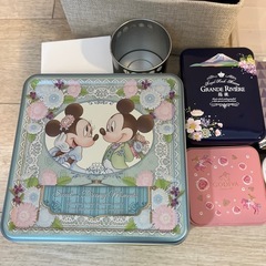 GODIVA、ディズニー、ムーミンなどのお菓子の缶、収納ケースなど の画像