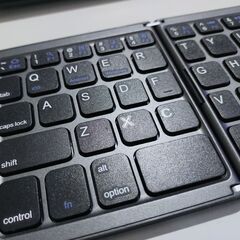 【①】タッチパッド付き ミニワイヤレスキーボード 折りたたみ式 Bluetooth PC Android対応 MicroUSBの画像