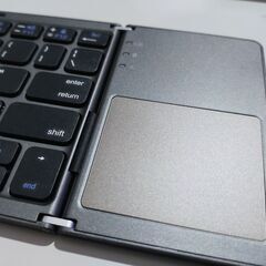 【①】タッチパッド付き ミニワイヤレスキーボード 折りたたみ式 Bluetooth PC Android対応 MicroUSBの画像