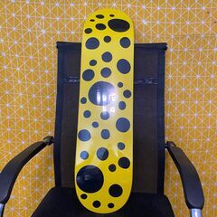 MoMA 草間彌生 DOTS スケートボード イエローの画像