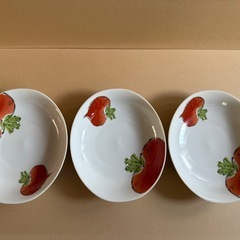皿3枚の画像