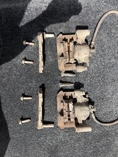 18.20.21クラウン　リアキャリパー左右セット