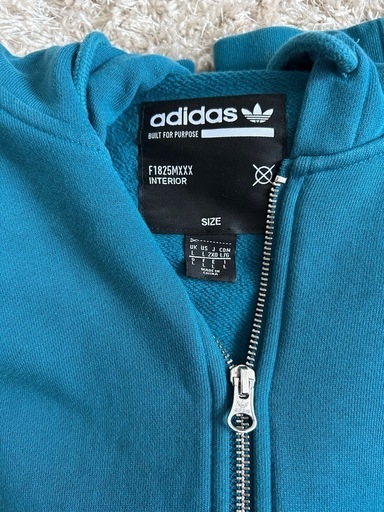 【海外購入】adidas フルジップ フード付きパーカー　原価1万円