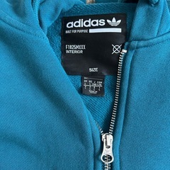 adidas フルジップ フード付きパーカーの画像