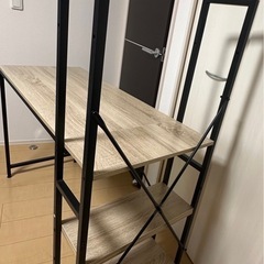 パソコンデスクの画像
