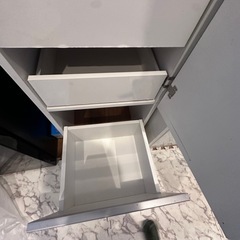 至急❗️譲ります‼️美品ホワイトキャビネットの画像