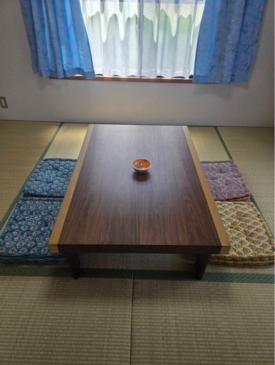 （お値下げしました）座卓の台と座布団4枚のセット