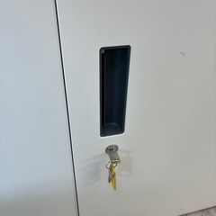 オカムラ　キャビネット　収納棚　鍵付き　書類棚　スチールの画像