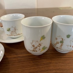 可愛い猫柄のカップ&ソーサーと湯呑みセット
の画像