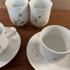 可愛い猫柄のカップ&ソーサーと湯呑みセット
の画像