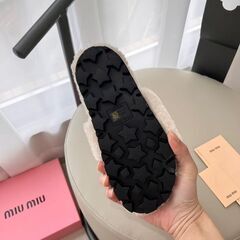 MIU MIU ウールスリッパの画像