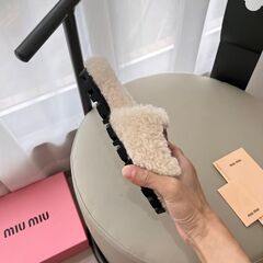 MIU MIU ウールスリッパの画像
