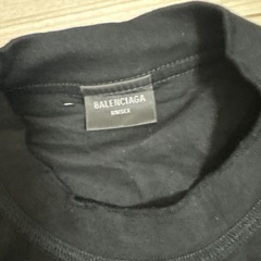 バレンシアガTシャツの画像