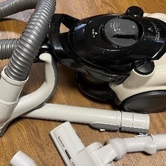 【SHARP コンパクト掃除機】ボタンの接触不良ありの画像