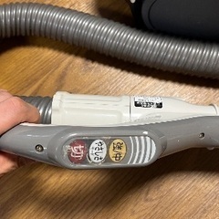 【SHARP コンパクト掃除機】ボタンの接触不良ありの画像