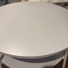 lowya wonchesa ホワイト円形ローテーブル 2段棚付きの画像