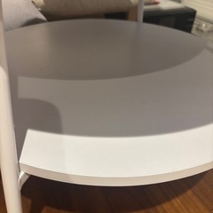lowya wonchesa ホワイト円形ローテーブル 2段棚付きの画像