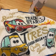 144 マックイーン　カーズ　おしぼりとおしぼり入れ　お手拭きの画像