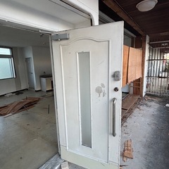 木製玄関ドア　　無料の画像