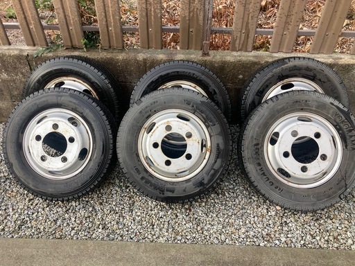 エルフ6本ホイール
スタッドレスタイヤ付き