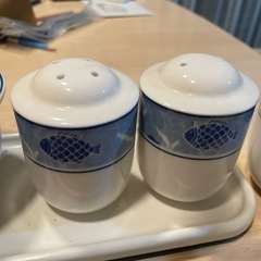 陶器の食卓セットの画像