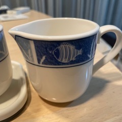 陶器の食卓セットの画像