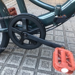 折りたたみ20インチ6段自転車の画像