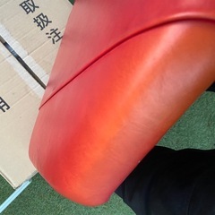 運動器具に付いていた赤いシートの画像