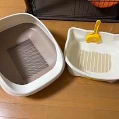 【8/29 21:30〜24:00　8/30 18:00〜19:00に受取り可能の方】　ハンモック付きペットケージ　ペットトイレ　ネコ砂（2/3）　ゲージ　スライド式　2段の画像