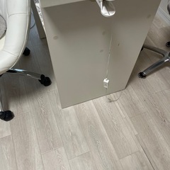 お引き取り先決まりましたネイルデスク1点の画像