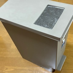 ゴミ箱の画像