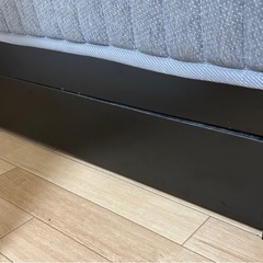  ベッドフレーム クイーンサイズ クイーンベッド 収納付きの画像