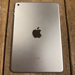 iPad min 4  128GB シルバー wi-fiモデルの画像