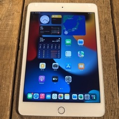iPad min 4  128GB シルバー wi-fiモデルの画像
