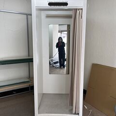 【無料】フィッティングルーム 試着室 更衣室 古着屋 照明 ミラー付き 美品　店舗 什器　カーテン付き　ライト付き　引き取り限定の画像