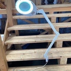 プラタの拡大鏡付きライトの画像