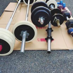 🔴山口市、ダンベル各種¥100〜1000🔴写真の白バーベル・ダンベルは売れました🙏の画像