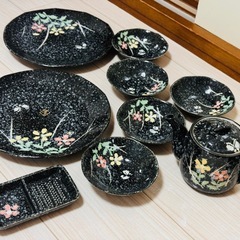 和風食器セット（未使用）黒地花柄 の画像