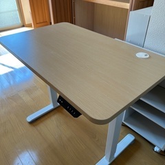 【美品】木目のMAIDESITEの電動昇降デスクの画像