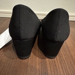 未使用⭐︎RomeoValentino シルキーサテンアーモンドパンプス　22.5cmの画像