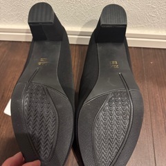 未使用⭐︎RomeoValentino シルキーサテンアーモンドパンプス　22.5cmの画像