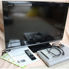 液晶テレビ 東芝 REGZA 32A8100 と DVDプレイヤーのセットの画像