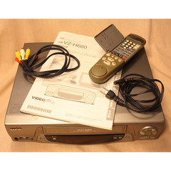 ビデオデッキ　VHSデッキ VZ-H660型　SANYOの画像