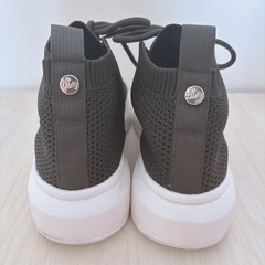 美品DWBJメッシュスニーカーの画像