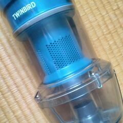 美品 ツインバードの吸い込み強い掃除機 スティック型クリーナー (紙パック要らないタイプ)の画像